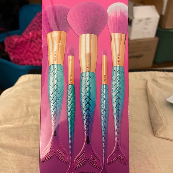 Tarte make-up brushes - Picture 2 of 2